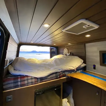 Campervan In The Lofoten Islands 캠프장
