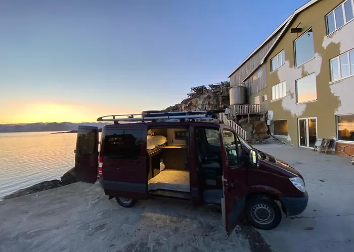 Campervan In The Lofoten Islands Кемпинг Лекнес